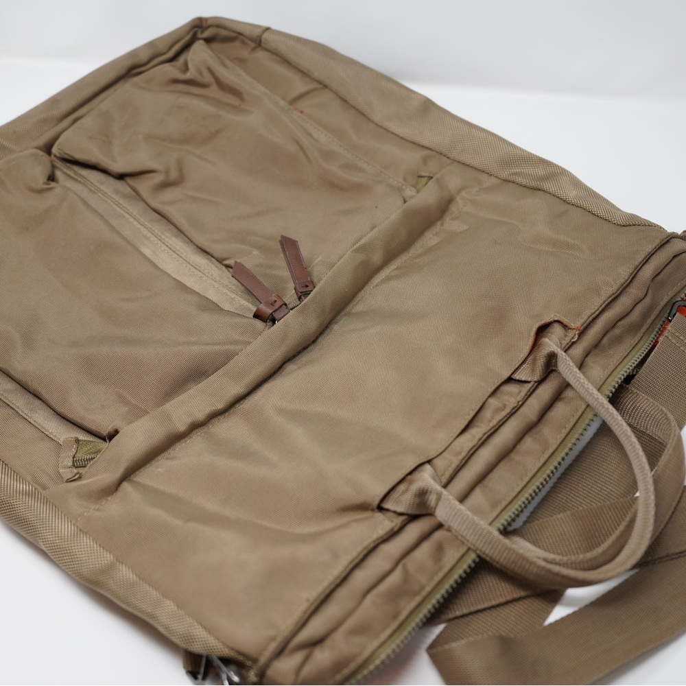 Messenger / Tote / Backpack 3-in one style bag